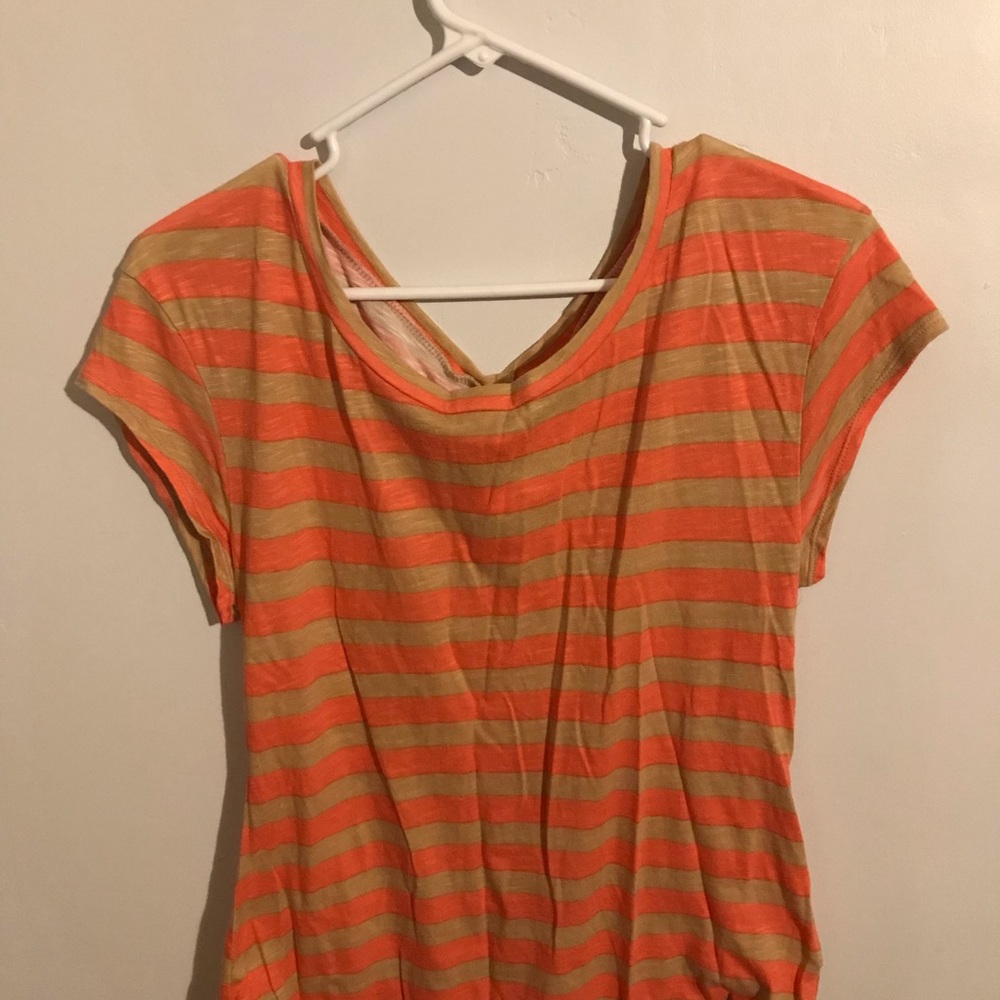 A NWT Old Navy size small shirt.